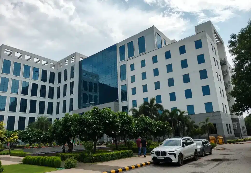 Furnished Office Space in DLF Prime Towers Okhla