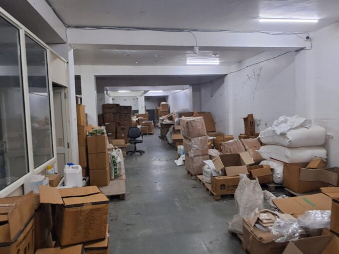 Industrial 5400 sqft basement warehouse for rent in Okhla Phase 2 displaying heavy floor load capacity and ample parking place for truck with lift access