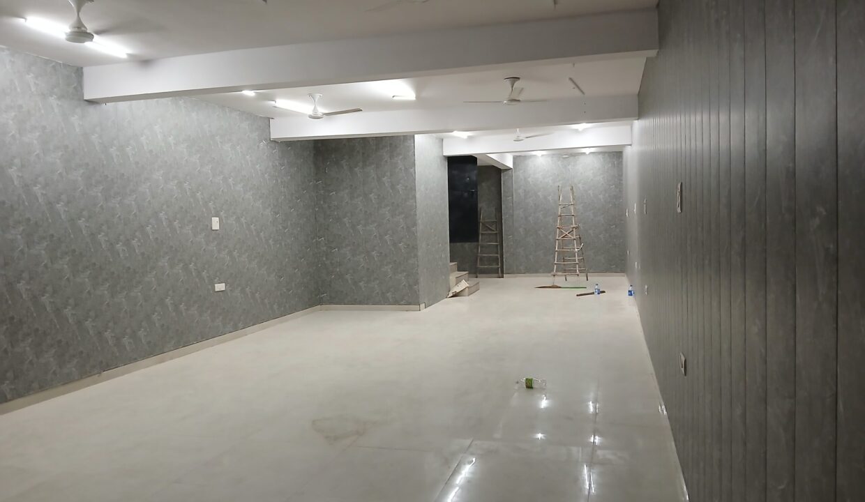 ready to move warehouse for rent in Okhla 1. delhi south