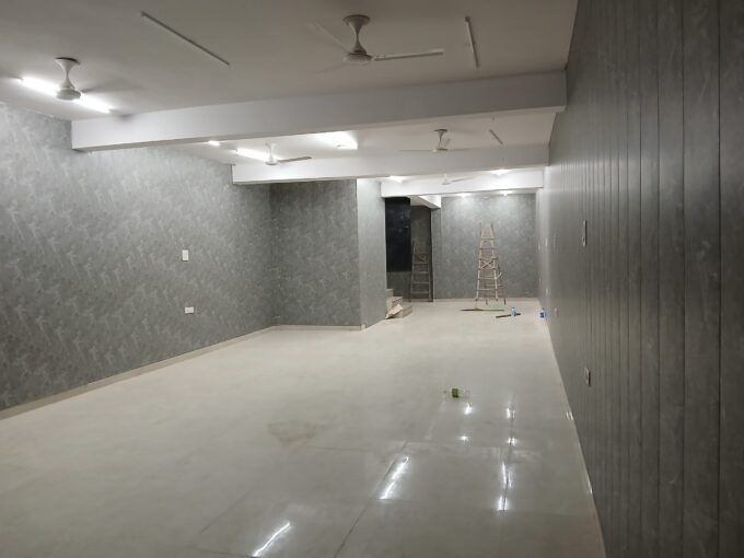 Exterior view of 1400 sqft warehouse for rent in Okhla Phase 2 showing ample parking place for truck with lift access